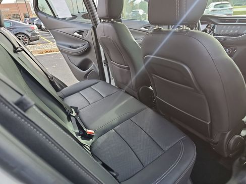 Used 2022 Buick Encore GX Essence w/ Advanced Technology Package image 11