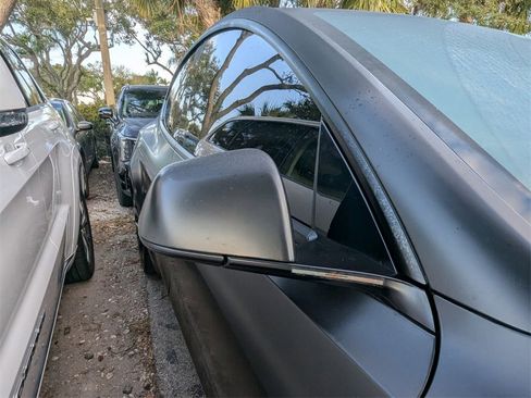 Used 2022 Tesla Model Y Long Range image 19