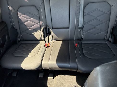 Used 2025 Volkswagen Atlas Cross Sport SE FWD image 13