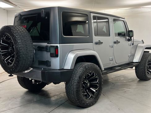 Used 2018 Jeep Wrangler Unlimited Sahara AWD/4WD image 5