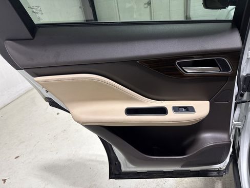 Used 2018 Jaguar F-PACE Prestige image 36