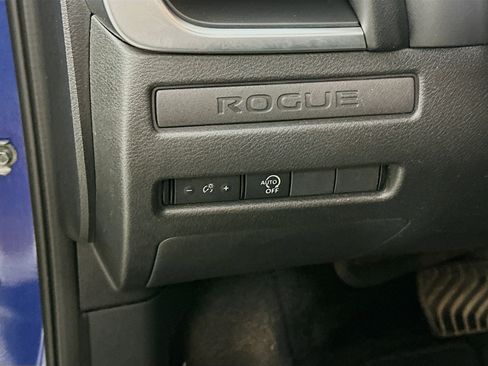 Used 2023 Nissan Rogue S FWD image 17