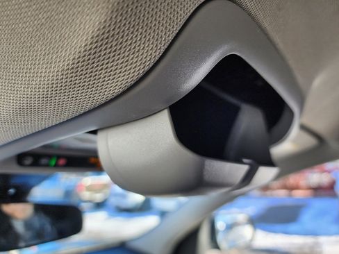 Used 2023 GMC Acadia SLE image 44