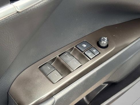 Used 2021 Toyota Camry LE image 25