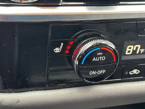 Used 2024 Nissan Pathfinder SV image 23