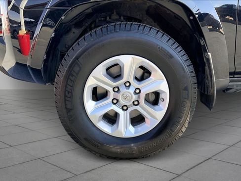 Used 2018 Toyota 4Runner SR5 Premium image 10