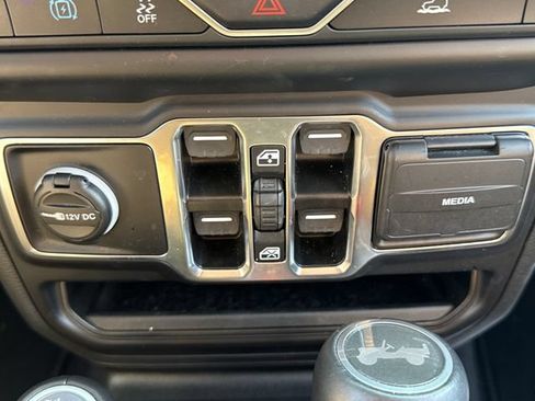 Used 2023 Jeep Wrangler Unlimited Sahara w/ Cold Weather Group AWD/4WD image 32