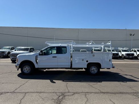 New 2026 Ford F250 XL w/ XL Chrome Package image 4