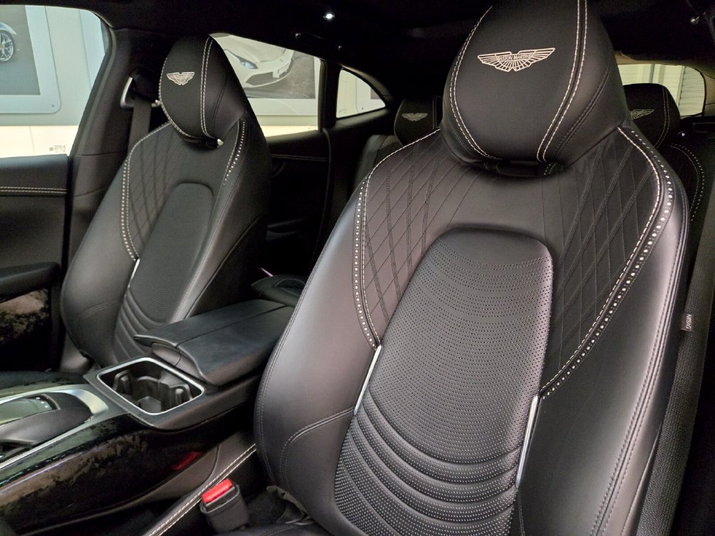 Used 2022 Aston Martin DBX AWD/4WD image 32