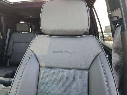 New 2026 GMC Yukon Denali w/ Denali Reserve Package image 15