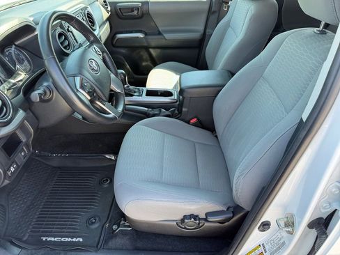 Used 2019 Toyota Tacoma SR5 AWD/4WD image 10