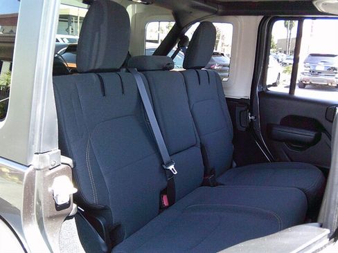 Used 2024 Jeep Wrangler Unlimited AWD/4WD image 19