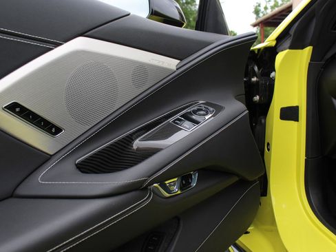 Used 2022 Chevrolet Corvette Stingray Preferred Cpe w/ Z51 Performance Package RWD image 31