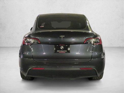 Used 2024 Tesla Model Y 2WD image 7