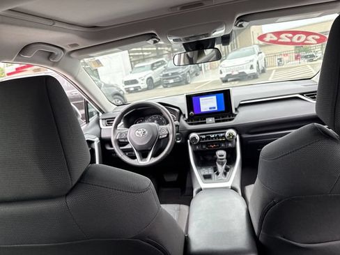 Used 2024 Toyota RAV4 XLE w/ Convenience Package AWD/4WD image 30