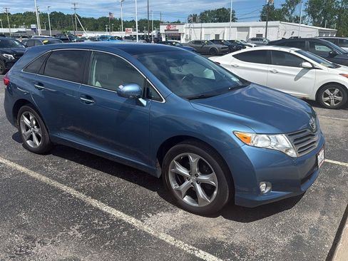 Used 2012 Toyota Venza Limited AWD/4WD image 3
