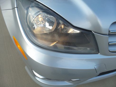 Used 2013 Mercedes-Benz C 250 Sport image 29