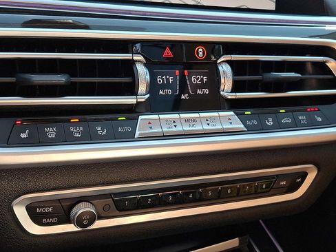 Used 2021 BMW X7 xDrive40i w/ Cold Weather Package AWD/4WD image 15