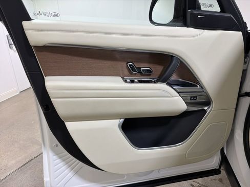 Used 2023 Land Rover Range Rover SE image 9