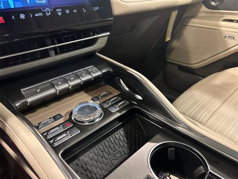 Used 2025 Lincoln Nautilus Reserve image 19