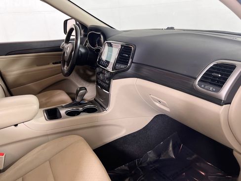 Used 2022 Jeep Grand Cherokee Laredo E w/ Security & Convenience Group image 27