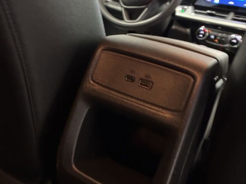 Used 2025 Chevrolet Trax LT image 38