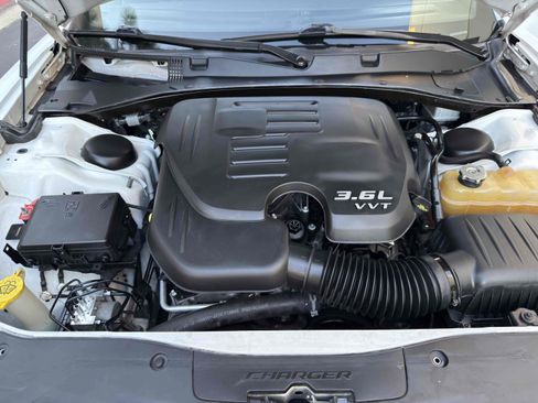 Used 2018 Dodge Charger SXT w/ Blacktop Package image 43