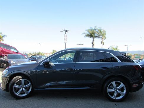 Used 2019 Audi e-tron Prestige w/ Prestige Package AWD/4WD image 4