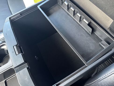 Used 2023 Ford F350 Lariat w/ Chrome Package image 29