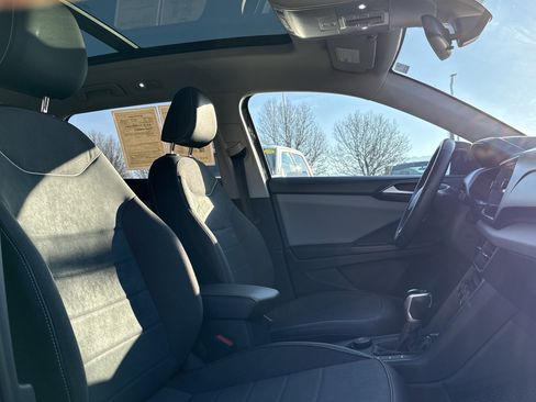 Used 2023 Volkswagen Taos SE w/ Panoramic Sunroof Package image 29