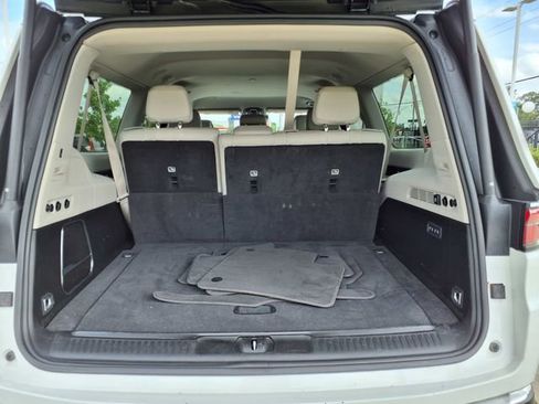 Used 2024 Jeep Wagoneer L Series II w/ Flexible Seating Group RWD image 11
