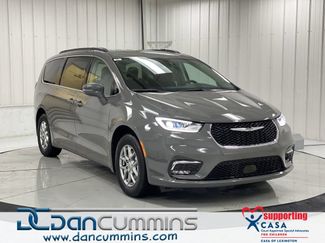 Used 2021 Chrysler Pacifica Touring w/ Uconnect Theater Family Group FWD video 1