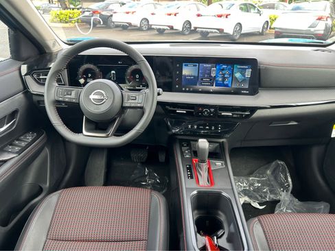 New 2026 Nissan Kicks SR FWD image 10