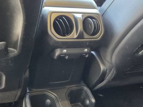 Certified 2025 Jeep Gladiator Sport AWD/4WD image 38