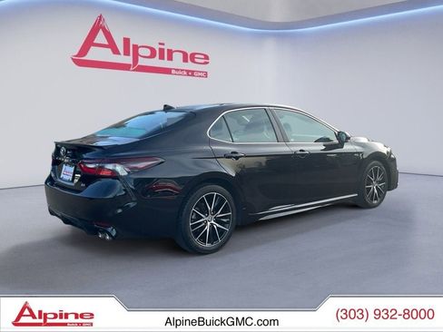 Used 2024 Toyota Camry SE image 5