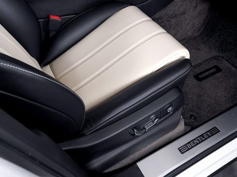 Used 2019 Bentley Bentayga image 54