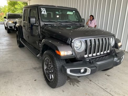 Used 2021 Jeep Gladiator Overland w/ Popular Equipment Package AWD/4WD image 24