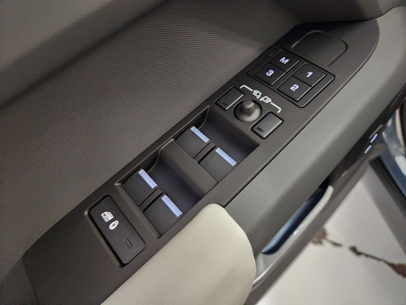 New 2026 Land Rover Defender 110 S AWD/4WD image 22