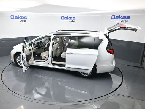 Used 2020 Chrysler Pacifica Touring-L Plus w/ Tire & Wheel Group image 62