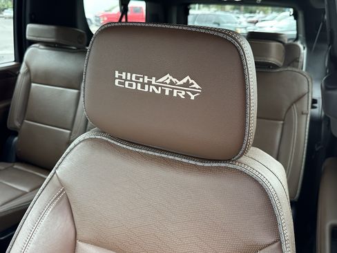 Certified 2023 Chevrolet Suburban High Country w/ Premium Package 2 AWD/4WD image 24