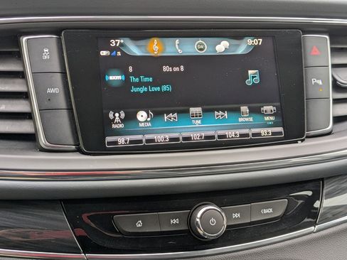 Used 2018 Buick Enclave Essence w/ LPO, Luxury Package image 22