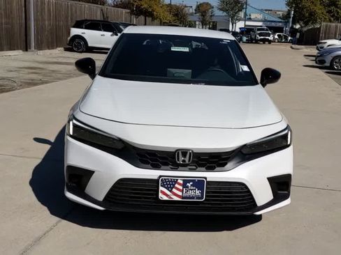 Used 2023 Honda Civic Sport image 3