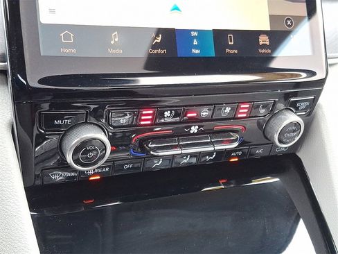 Used 2022 Jeep Grand Cherokee Overland image 17