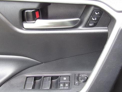 Used 2021 Toyota RAV4 XLE Premium AWD/4WD image 36