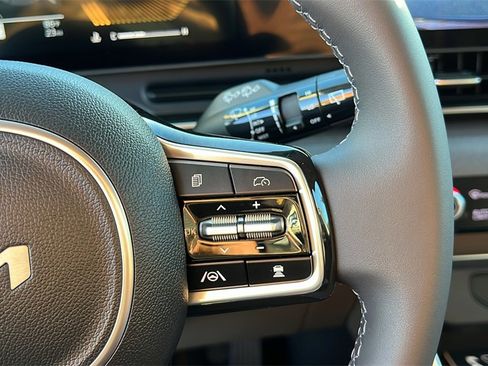 New 2026 Kia Carnival EX image 15