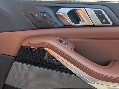 New 2026 BMW X7 M60i image 18