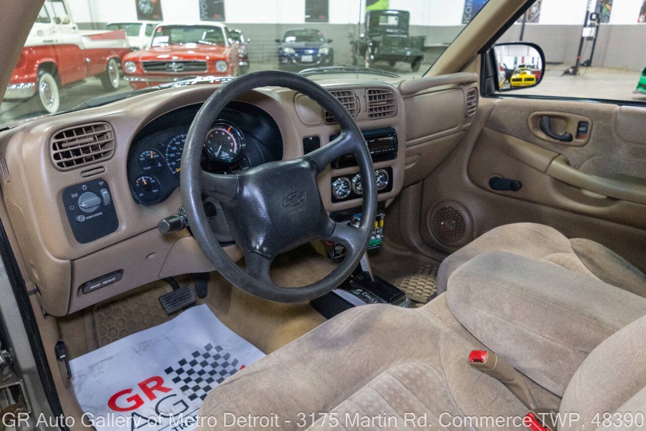Used 1999 Chevrolet S10 Pickup LS w/ Preferred Equipment Group RWD image 16
