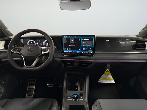 New 2026 Volkswagen Tiguan SE R-Line FWD image 10