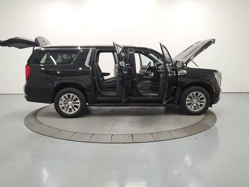 Used 2025 GMC Yukon XL Denali AWD/4WD image 17