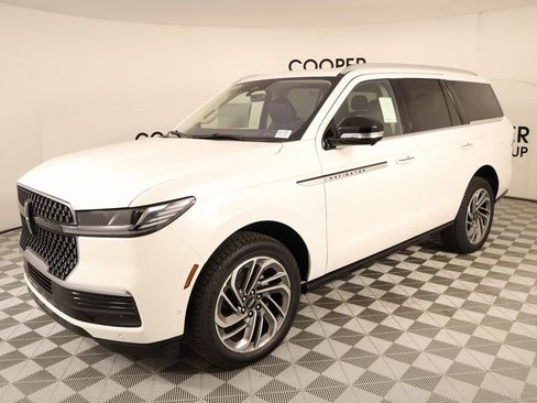 New 2025 Lincoln Navigator Reserve AWD/4WD image 10